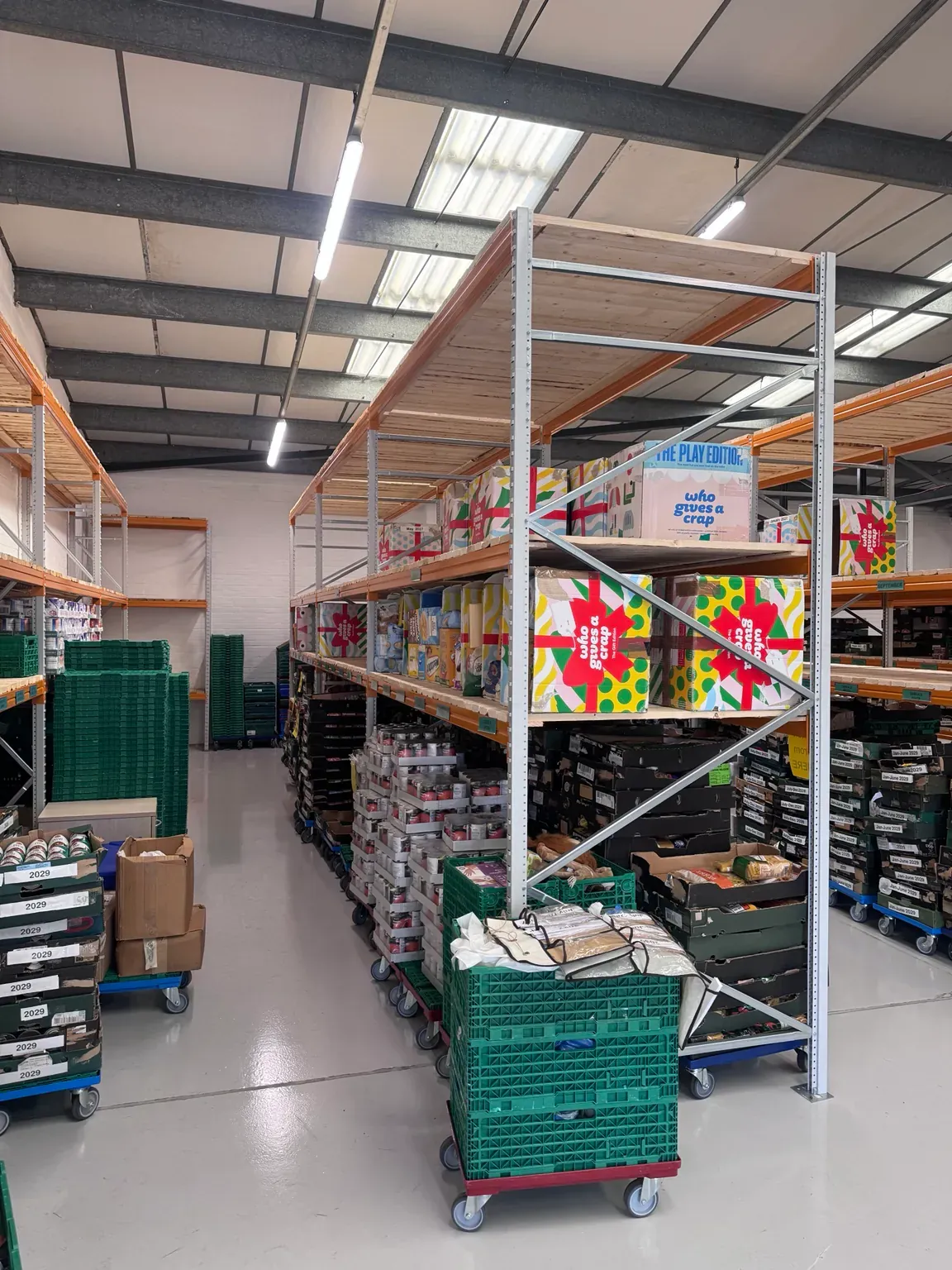 Longspan shelving installation in an operational warehouse